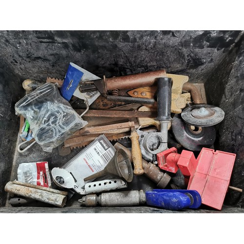 220 - Box containg al large quantity of tools inc hedge trimmer blade, hand saws, foot pump, grinder discs... 