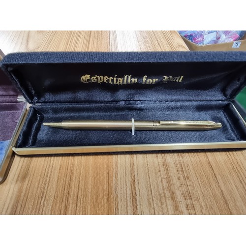 317 - A large quantity of vintage collectable pens to include some good brand names, a cased double pen se... 