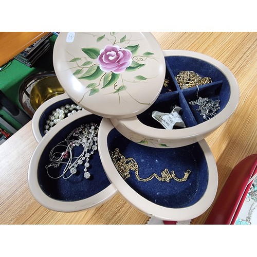 319 - 2 jewellery boxes both containing good quality consume jewellery, to include 10 ornate dress rings, ... 