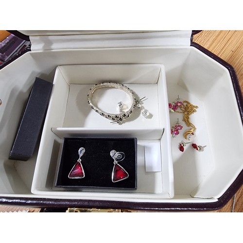 326 - A large quantity of good quality costume jewellery fitted in 5 jewellery boxes to include many good ... 