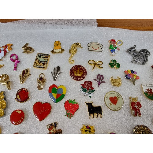 327 - A very large collection of over 100x various pin brooches covering various subjects including Mickey... 