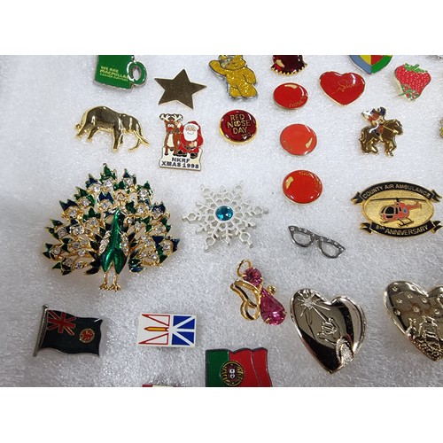 327 - A very large collection of over 100x various pin brooches covering various subjects including Mickey... 