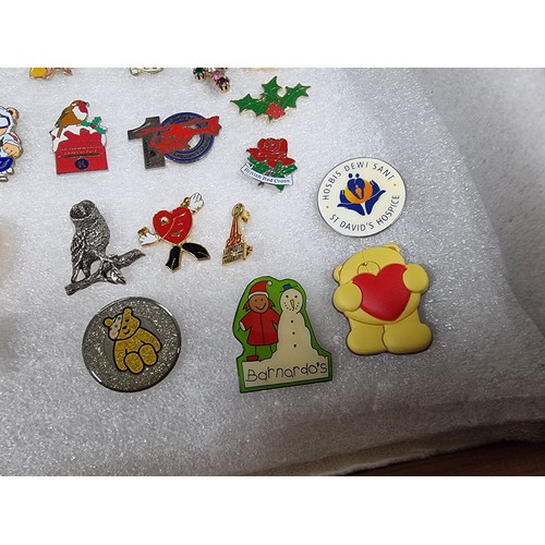 327 - A very large collection of over 100x various pin brooches covering various subjects including Mickey... 