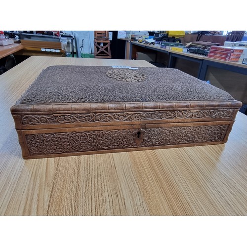 328 - A good quality antique Anglo/Indian Kashmir hand carved box with finely detailed intricate carving t... 