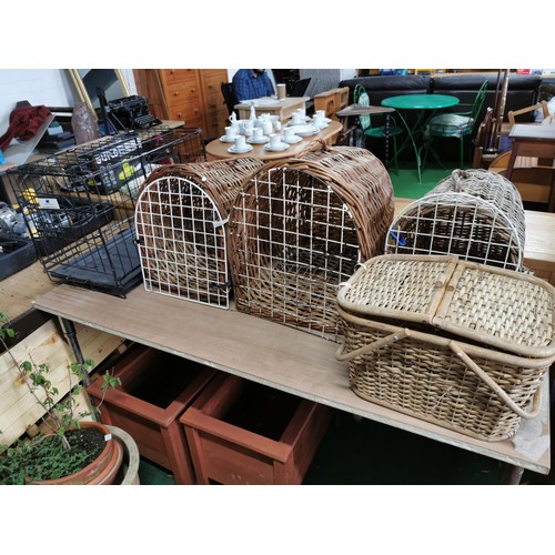 241 - Quantity of 3x wicker cat baskets in good order and a dog crate