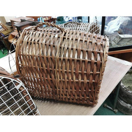 241 - Quantity of 3x wicker cat baskets in good order and a dog crate