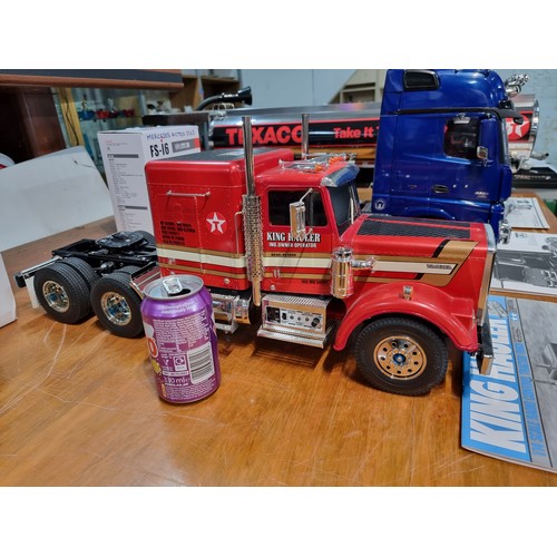 334 - An impressive very large 1/14th scale R/C tractor truck by King Hauler by Tamiya complete with a box... 