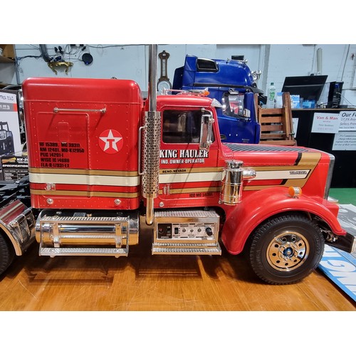 334 - An impressive very large 1/14th scale R/C tractor truck by King Hauler by Tamiya complete with a box... 