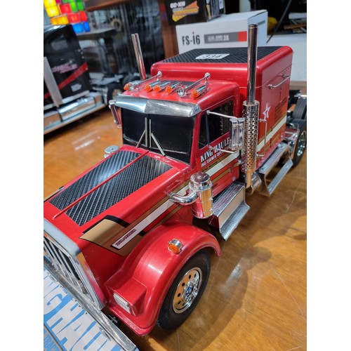 334 - An impressive very large 1/14th scale R/C tractor truck by King Hauler by Tamiya complete with a box... 