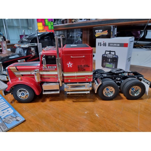 334 - An impressive very large 1/14th scale R/C tractor truck by King Hauler by Tamiya complete with a box... 