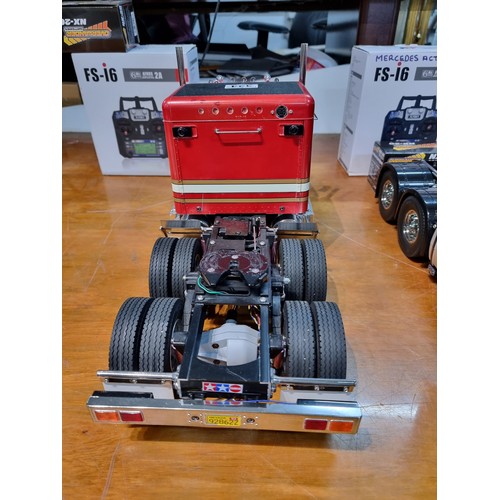 334 - An impressive very large 1/14th scale R/C tractor truck by King Hauler by Tamiya complete with a box... 