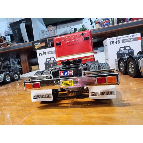 334 - An impressive very large 1/14th scale R/C tractor truck by King Hauler by Tamiya complete with a box... 