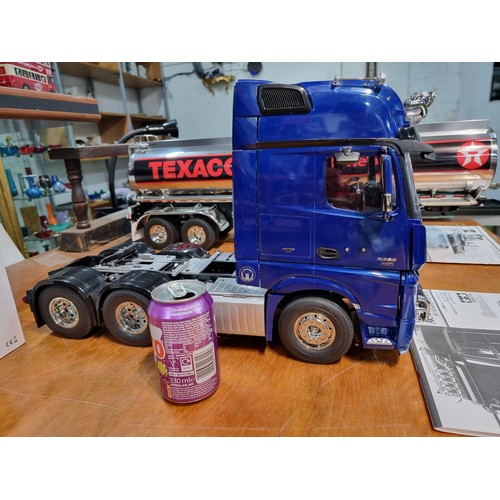 335 - An impressive very large 1/14th scale R/C tractor truck by Mercedes Benz Actros 3363 by Tamiya. comp... 