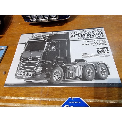 335 - An impressive very large 1/14th scale R/C tractor truck by Mercedes Benz Actros 3363 by Tamiya. comp... 