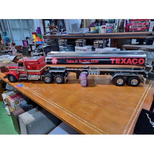 336 - An impressive very large 1/14th scale R/C fuel tank trailer for Texaco by Tamiya. Includes lights an... 