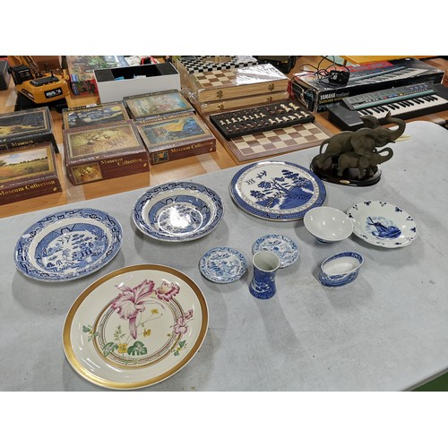 315 - Quantity of collectable china inc Royal Copenhagen denmark plate, Delf plate, willow pattern plates ... 