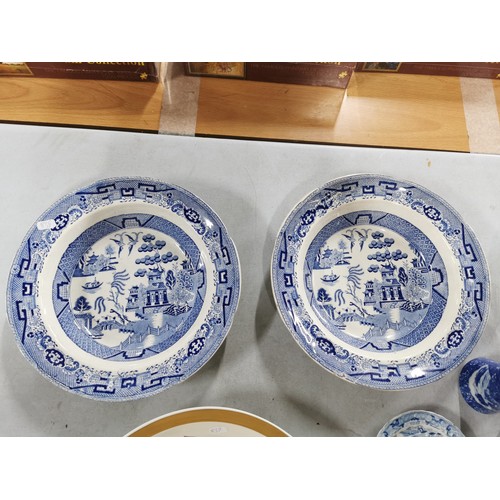 315 - Quantity of collectable china inc Royal Copenhagen denmark plate, Delf plate, willow pattern plates ... 