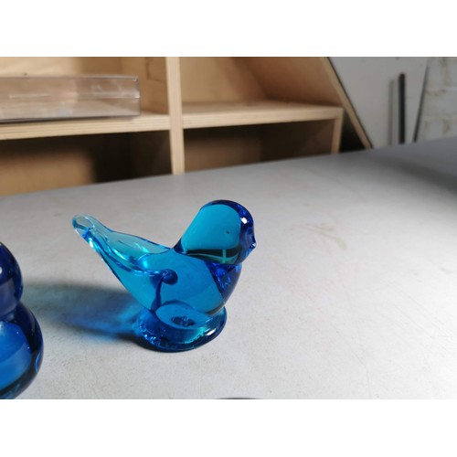 429 - Collection of art glass pieces inc a murano art glass bowl, Terra studios art glass bird, blue glass... 