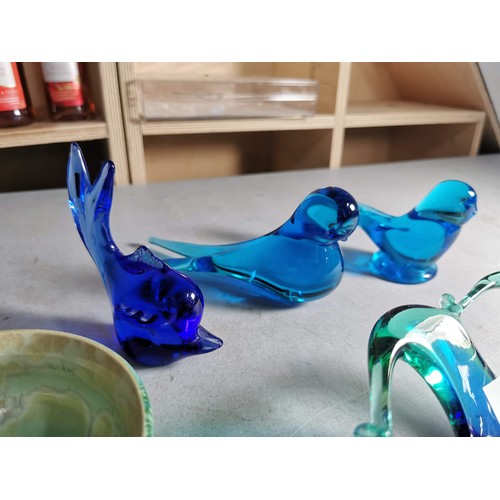 429 - Collection of art glass pieces inc a murano art glass bowl, Terra studios art glass bird, blue glass... 