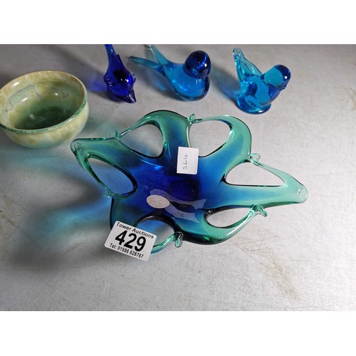 429 - Collection of art glass pieces inc a murano art glass bowl, Terra studios art glass bird, blue glass... 