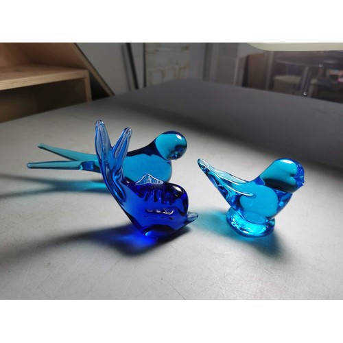 429 - Collection of art glass pieces inc a murano art glass bowl, Terra studios art glass bird, blue glass... 