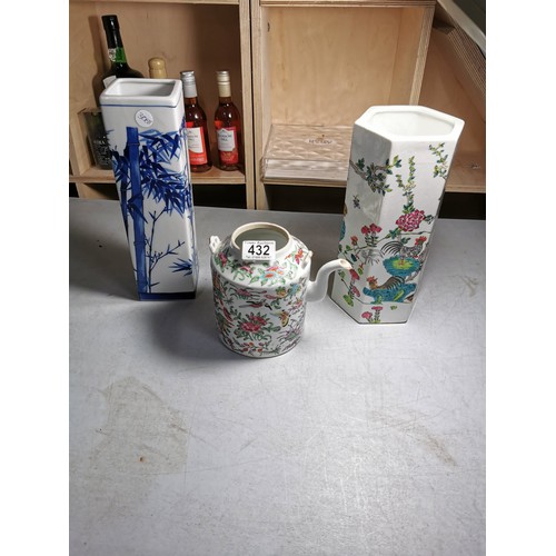 432 - 2x chinese / japanese flower vases along with a oriental wildlife design teapot missing its handle, ... 