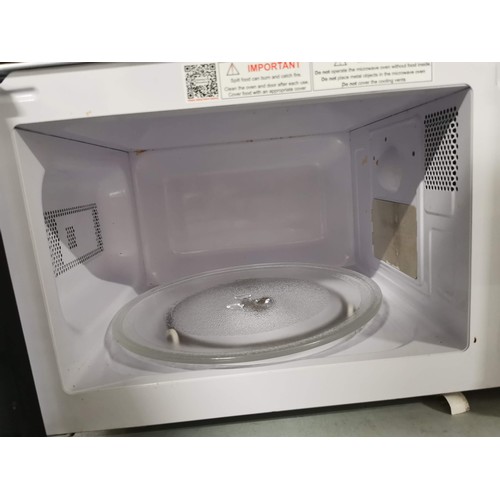 445 - Cookworks 700w dial control microwave in good order