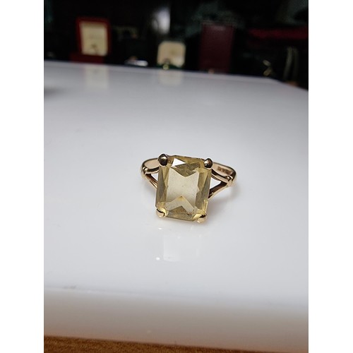 395 - A pretty 9ct yellow gold vintage dress ring inset with a large faceted citrine gemstone. Size of sto... 