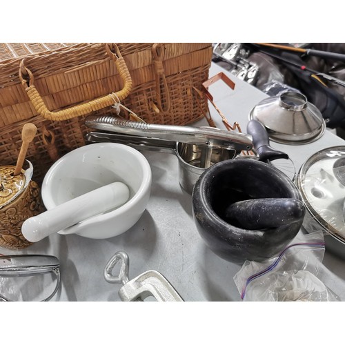 476 - Wicker picnic hamper containing a quantity of kitchenalia inc metal hand whisk, mincer etc along wit... 