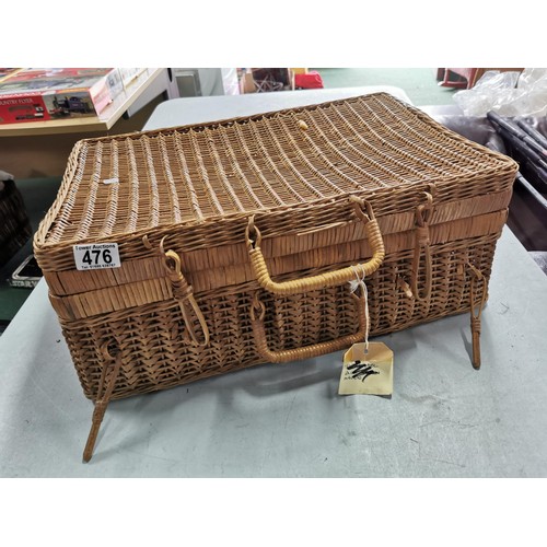 476 - Wicker picnic hamper containing a quantity of kitchenalia inc metal hand whisk, mincer etc along wit... 