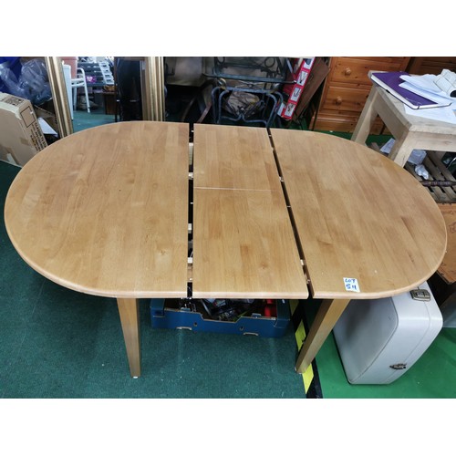 511 - Extendable oak oval dining room table, shows little sign of use, stands at 75cm length fully extende... 