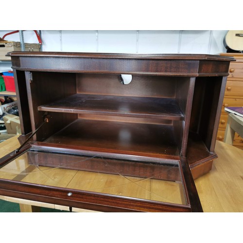 515 - Mid 80's veneered television stand with storage compartments and glazed front