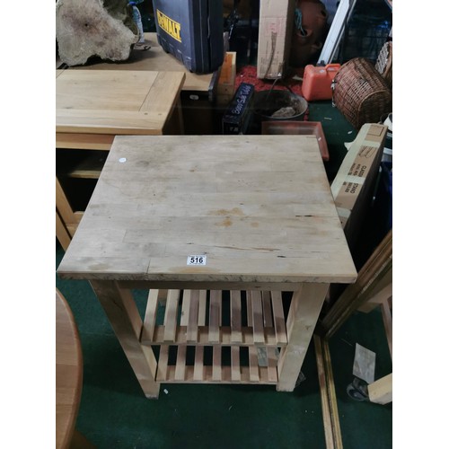 516 - Butcher's block table with 2x shelves below on 2x castors, in good order height 85cm, 60cm long, 23c... 