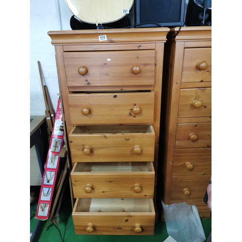 522 - Tall solid pine 5 drawer chest of drawers in very good order with bun handles, stands 132cm high, 61... 