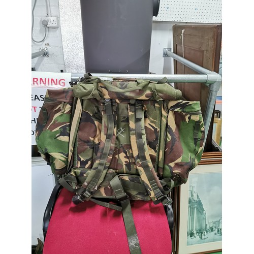 198 - Large Army holdall in good condition, this bag was used by the press in action.