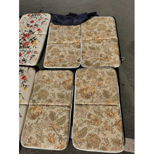 170 - Quantity of vintage floral design lounger seat pads in good order length 89cm by 50cm