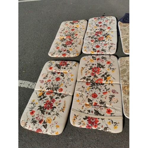 170 - Quantity of vintage floral design lounger seat pads in good order length 89cm by 50cm