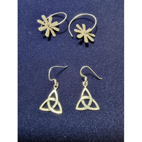 352 - 2 pairs of 925 silver earrings including a hooped flower pair and a Celtic style pair, both clean an... 