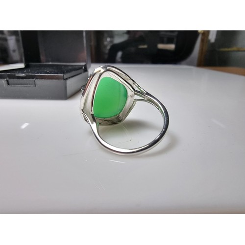 354 - A good quality 925 silver dress ring inset with a large faceted green chalcedony crystal, unused in ... 