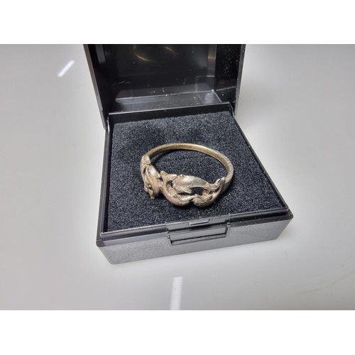 356 - A vintage 925 silver dolphin ring in good condition, size U 1/2, marked 925 and boxed.