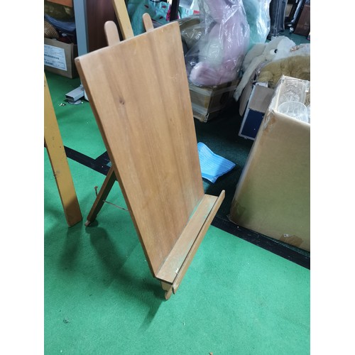 290 - Collection of 4x Easels of various sizes in good order inc a boxed sketch easel by Crawford & Black