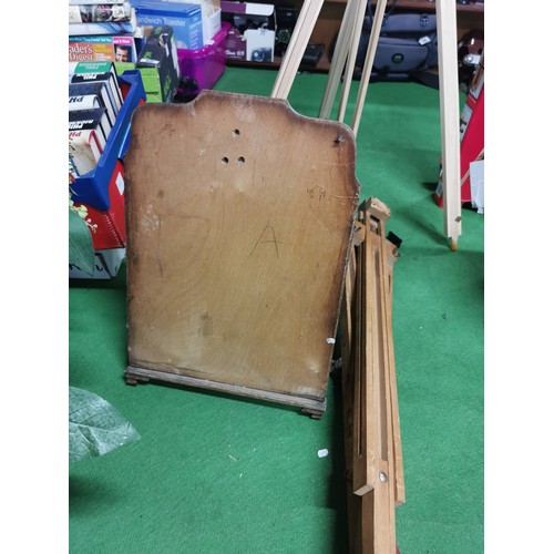 290 - Collection of 4x Easels of various sizes in good order inc a boxed sketch easel by Crawford & Black