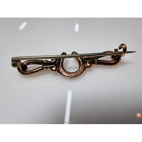 390 - A hallmarked 9ct yellow gold brooch with a lucky horseshoe design in excellent clean condition with ... 