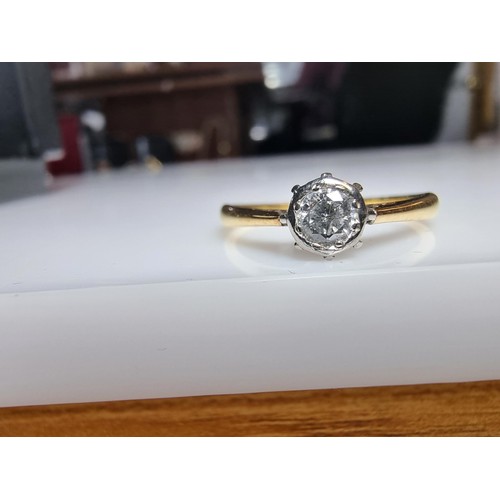 396 - A stunning vintage 18ct yellow gold and platinum solitaire diamond ring inset with a 0.25ct diamond ... 