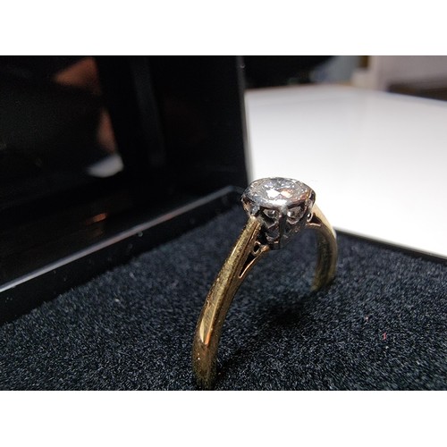 396 - A stunning vintage 18ct yellow gold and platinum solitaire diamond ring inset with a 0.25ct diamond ... 