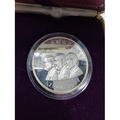 368 - A rare cased Chinese silver coin 30th anniversary of self help declaration 1964-1994, struck in 1oz ... 