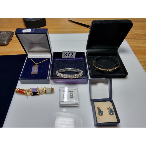 372 - A quantity of costume jewellery and 2 pairs of 925 sterling silver earrings and a 925 silver pendant... 