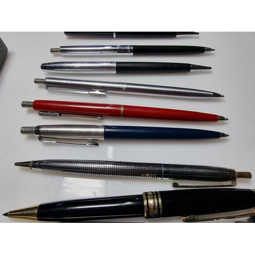 376 - A large collection of various vintage pens to include a cased set of Papermate pens, a cased Parker ... 