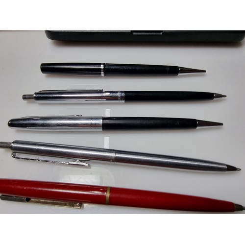 376 - A large collection of various vintage pens to include a cased set of Papermate pens, a cased Parker ... 