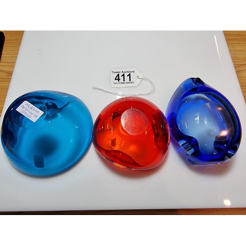 411 - 3x good quality vintage Murano hand blown bowls, to include a Murano Archimede Seguso blue bowl. All... 